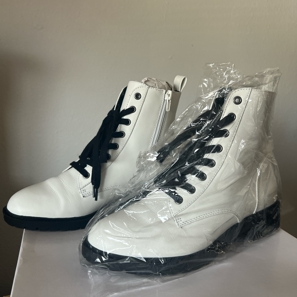 White and black combat boots - Picture 2 of 4